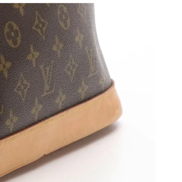 Louis Vuitton Alma PM Monogram Canvas and Leather Handbag - Picture 3 of 11
